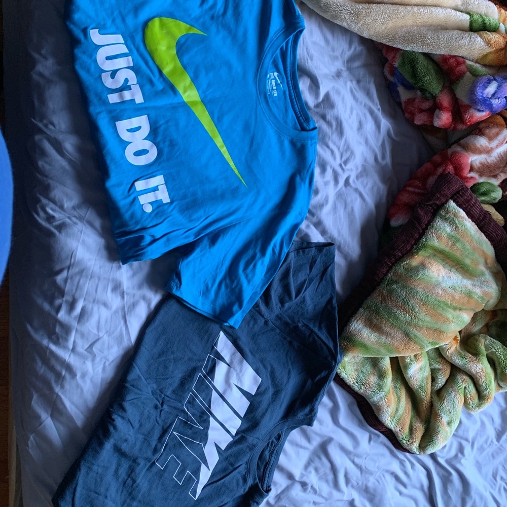Unisex Medium Nike t-shirts